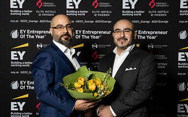 Receiving E&'s award