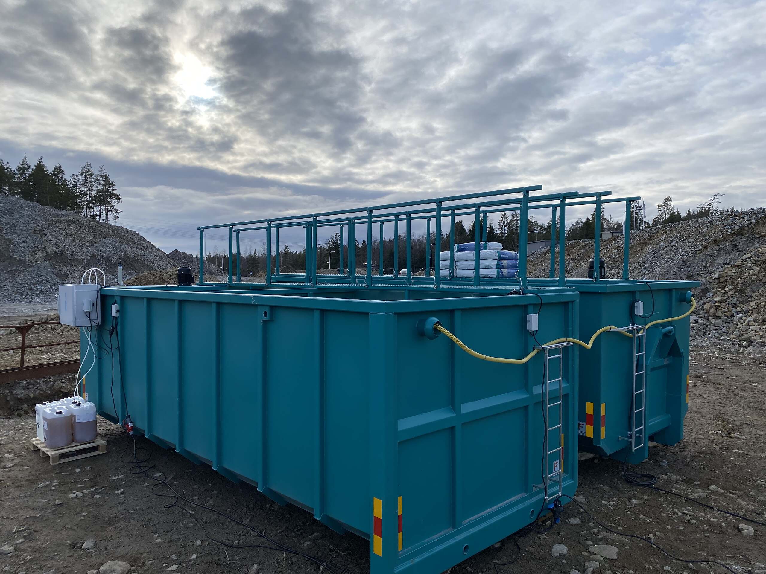 Aquafloq water treatment container