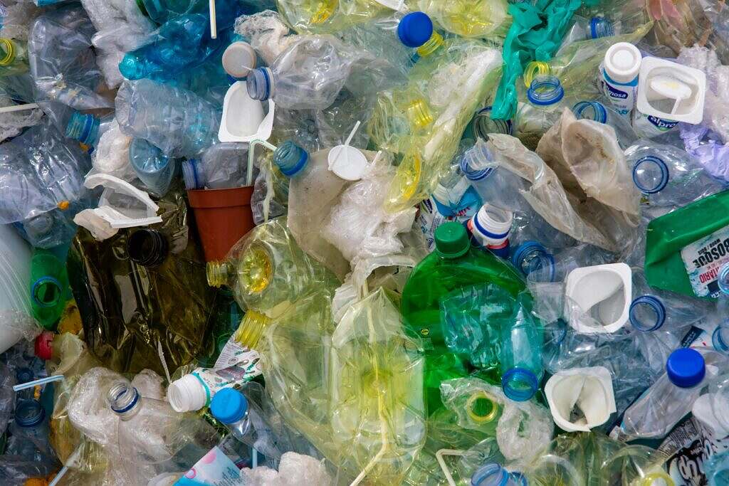 Plastic waste and packages